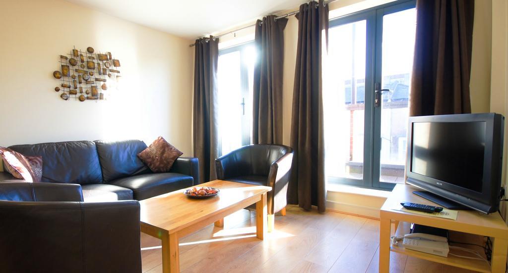 Lodge Drive Serviced Apartments Enfield Bilik gambar