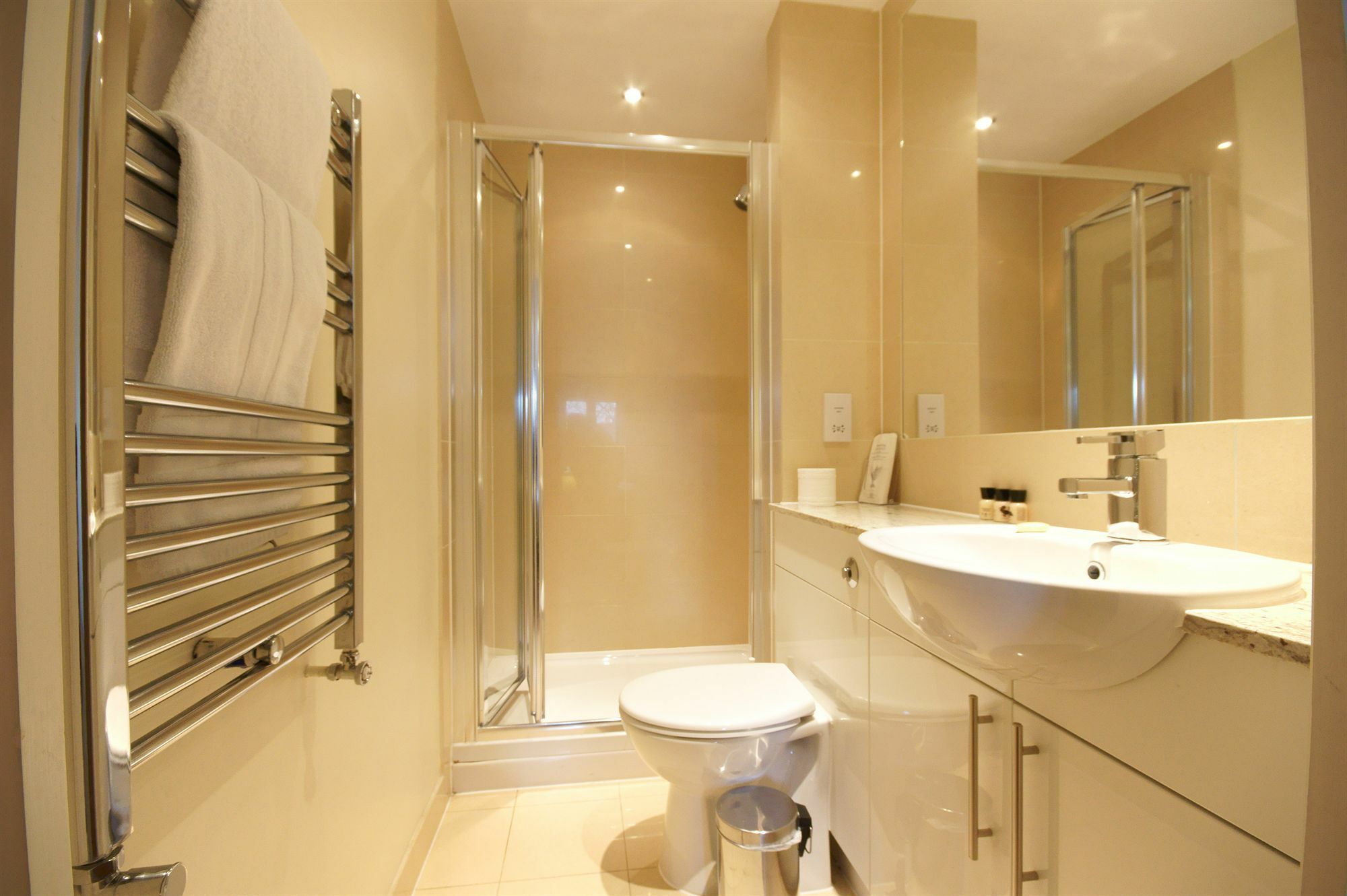 Lodge Drive Serviced Apartments Enfield Luaran gambar